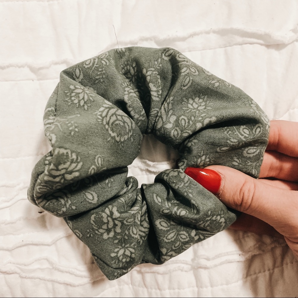 May Flowers Scrunchie Collection 4 Pack - Picture 3 of 5